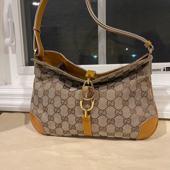 Authentic Gucci shoulder bag very slightly used